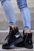 Černé lakované kotníkové boty s perlami Letty