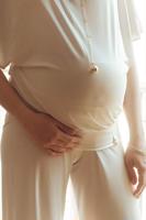 Smetanové těhotenské tříčtvrteční kalhoty na doma Origin