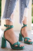 Zelené semišové sandály na hrubém podpatku Mina
